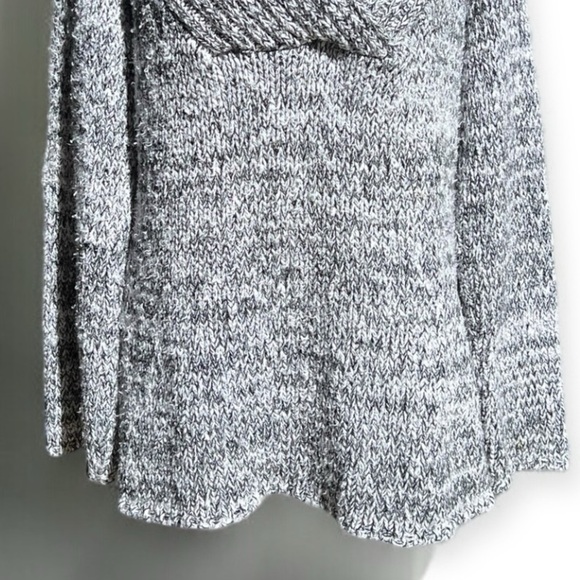 🌻Willow Black & White Heathered Heavy Weight Knit Sweater Size Small - Picture 3 of 8